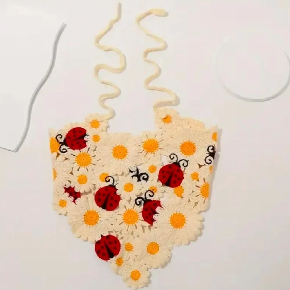🔹️NWT Crochet Knit Ladybug & Daisy Triangle Hair Bandana